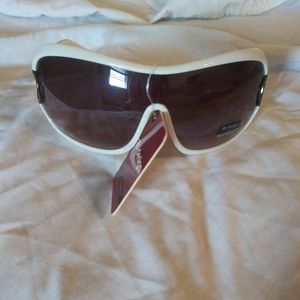 NWT Womans Fashion Sunglasses